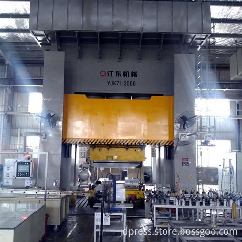 Sheet Molding Compounds Press